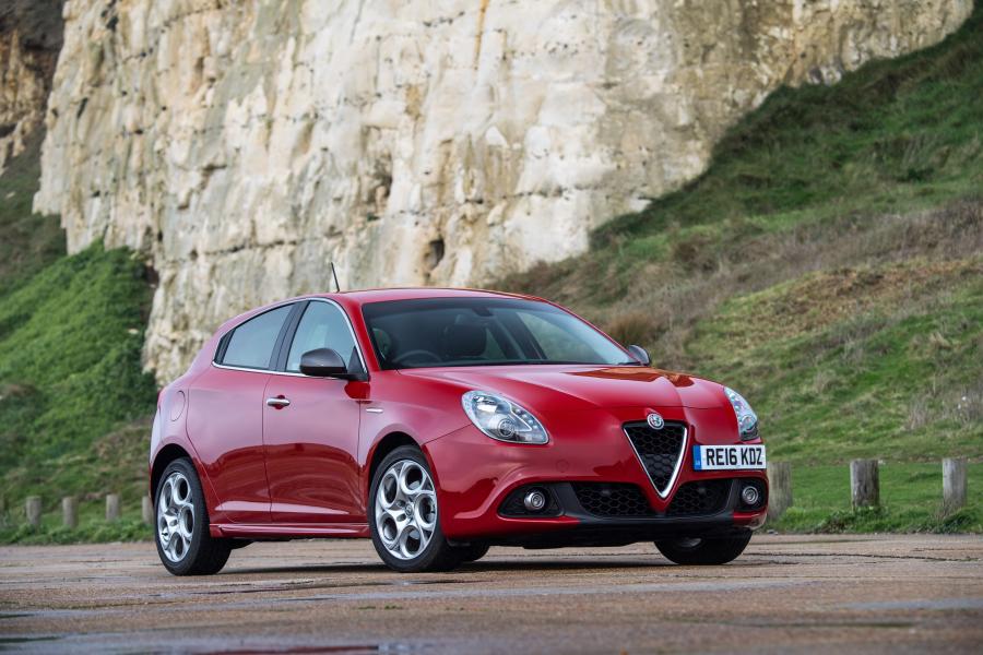 Alfa Romeo Giulietta 2016 года  (UK) (фото 28 из 44)